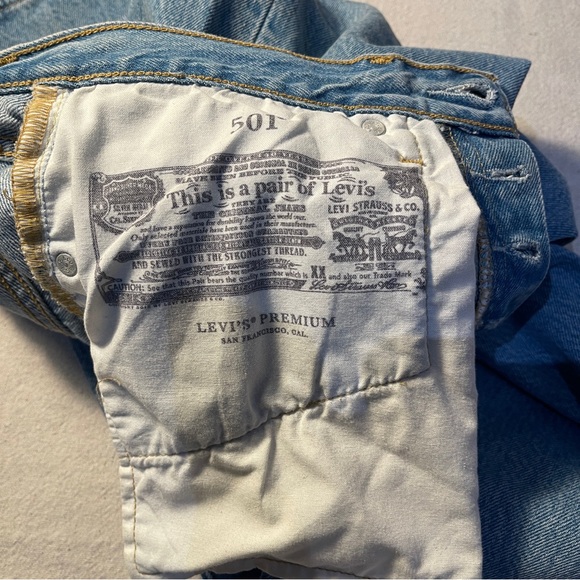 Levi's 501 Light Blue Classic Women's Jeans - Picture 7 of 16
